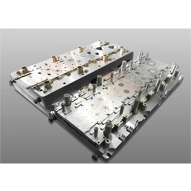 Dubbelrijige progressieve matrijs voor AC-compressormotor